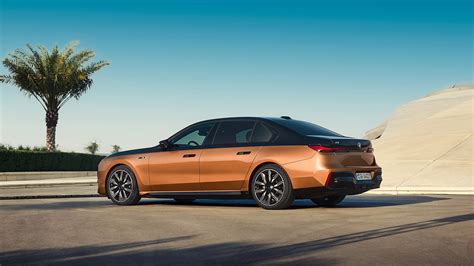 BMW i7 M70 xDrive Enters Indian EV Market With 560Km Range, 650bhp, And ...