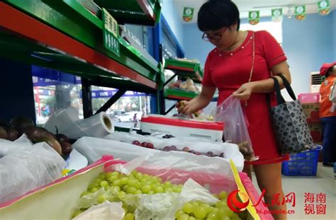 “平价超市”开张市民争抢购买农副产品_联商网