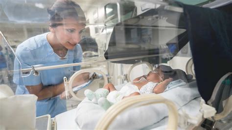 How Much Do NICU Nurses Make?
