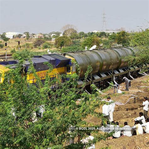 A special train carrying around five lakh litres of water for parched ...