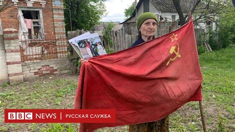 "Лучше бы я знаменитой не была". Как украинка с советским флагом стала ...