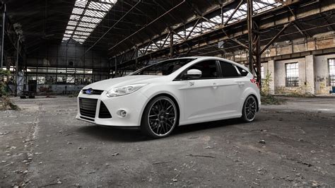 Ford Focus St White Black Alloys
