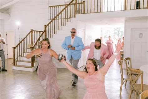 Wedding party entrance ideas 60 photos - Vianawedding.com