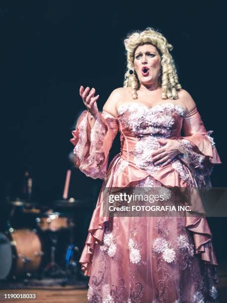 Opera Singer Woman 的图像结果