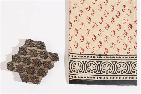 Pure Cotton Mul Hand Block Saree (Ivory/Red) - Vastraraag