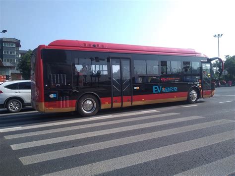 新型双层巴士月底亮相西安 将配给608等6条线路_陕西频道_凤凰网