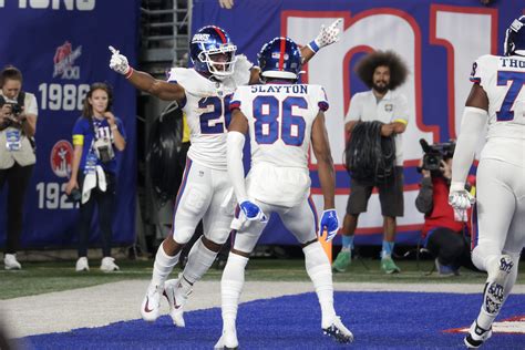 Simulcam: Jeremiyah Love pulls away from Saquon Barkley in 40-yard dash Vector Art