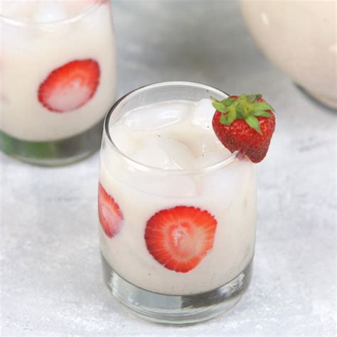 Agua Fresca de Horchata con Fresa (Strawberry Horchata) - La Saucy Kitchen