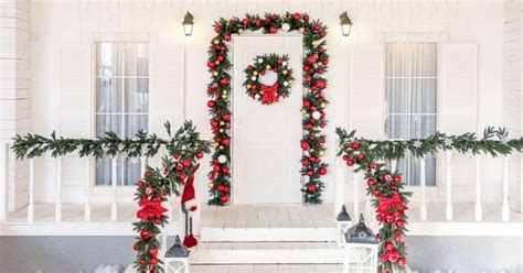 Easy Front Porch Christmas Decoration Ideas - Holidays