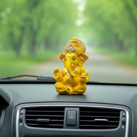 Haldi-toned Yellow Ganesha Resin Car Dashboard Idol 3.5" – ServDharm