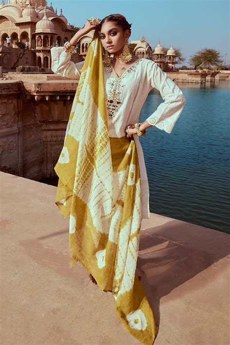 Cream Embroidered Kurta Set – SABHYATA CLOTHING