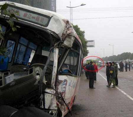 (图文)：台州发生公交车相撞事故(2)-搜狐新闻中心