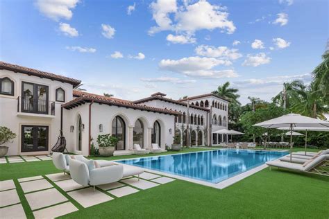 6 Bedroom home floor plans - Buildi