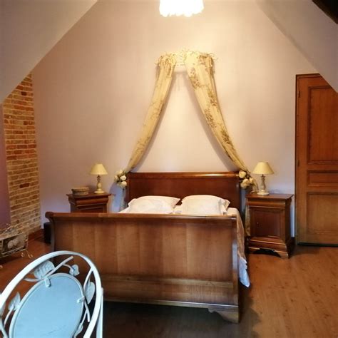 LA DEMEURE DES VIEILLES LANTERNES (Yebleron) - B&B Reviews & Photos ...