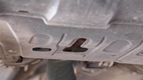 Degrease Engine in a Old Car 的图像结果