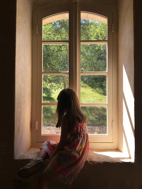 Looking to the Future 的图像结果