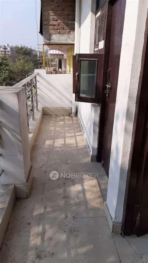Property for rent in Sector 58 for Rs 7000 available Immediately