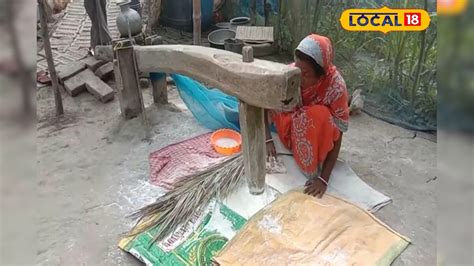 ঐতিহ্য মেনে আজও পিঠে তৈরির জন্য ঢেঁকিতে চাল গুঁড়ো করে সুন্দরবনের মানুষ ...