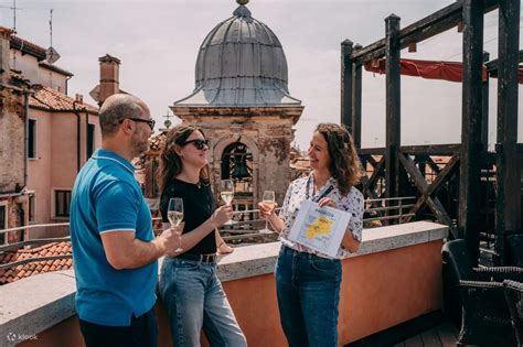 Rooftop terraces tour with Prosecco tasting in Venice - Klook India