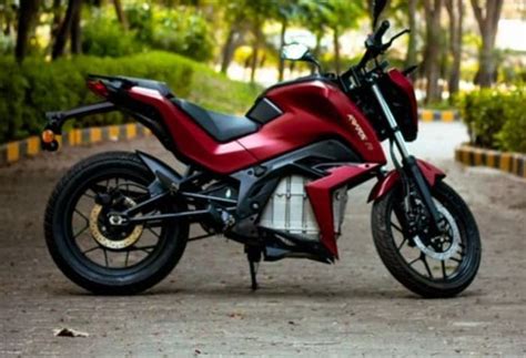 फुल चार्जिंग में दौड़ती है 120 किलोमीटर, Tork Kratos EV बाइक में और भी ...