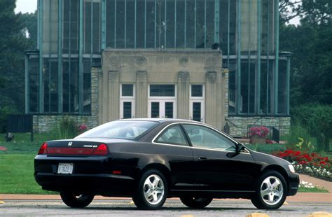 Honda Accord Coupe (1998) - picture 4 of 5