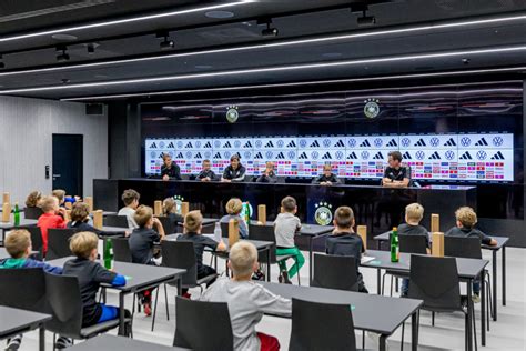 F-Jugend auf den Spuren ihrer Idole auf dem DFB-Campus in Frankfurt ...