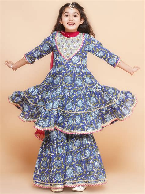 Shop Bitiya by Bhama Girls Blue Floral Printed Round- Neck Kurta with ...