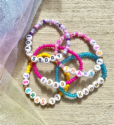 Taylor swift eras tour concert outfits – Artofit