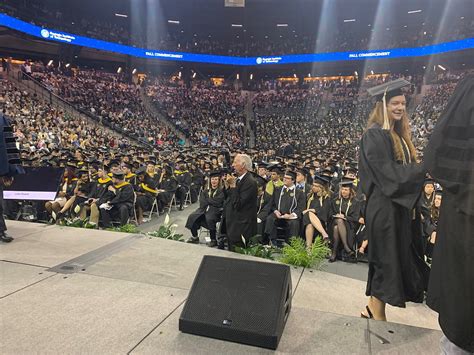 Georgia Tech Graduation 的图像结果