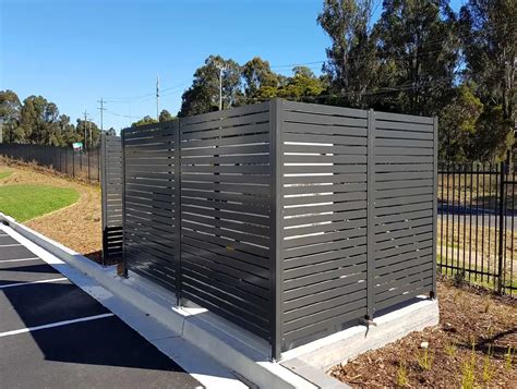 How to Install Privacy Fence Screening 的图像结果