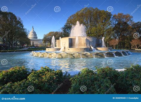 US Capitol and Fountain in Washington DC Stock Photo - Image of tourist ...