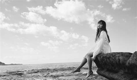 AKINA von der J-pop Band FAKY feiert ihr Solo-Debüt