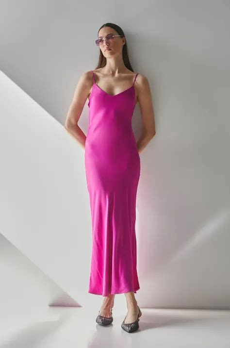 Sukienki damskie. Modne kroje na każdą porę roku - MEDICINE