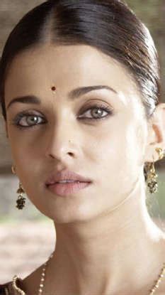 A short guide to choosing the right bindi design for your face