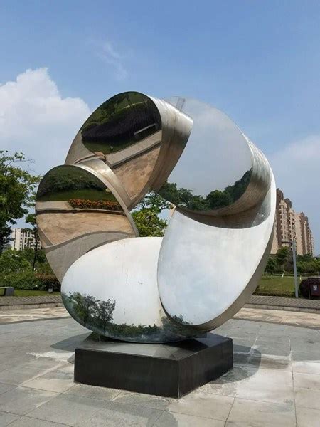 玻璃钢园林雕塑-绿色出行雕塑 - 惠州市纪元园林景观工程有限公司