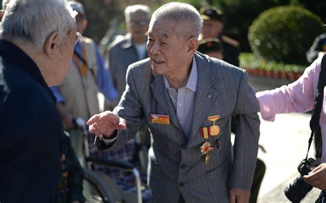 济南：19名参与济南战役的老兵缅怀奋战的兄弟_轮播图_山东抗日战争纪念馆
