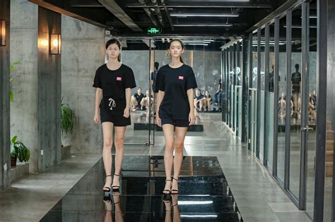 国际超模班_高阶课程_北京新时代模特学校 | 新时代精英模特培训基地
