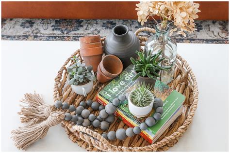Spring coffee table tray decor & styling - Sugar Maple Farmhouse