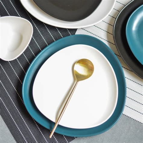 Triangular Plate Online - Premium Snack Plate | Nestasia