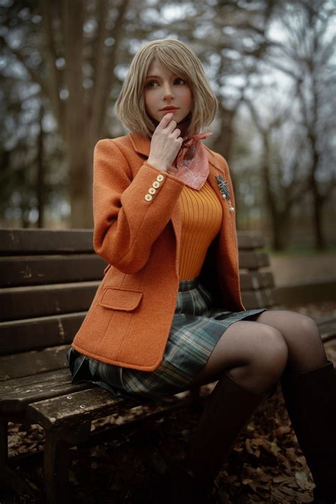 PeachMilky Cosplay - Ashley Graham Videojuego Resident Evil 4 en 2025 | Cosplay, Mujeres, Ropa