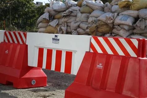 Road Safety Products - Reflector Delineator Manufacturer from Delhi