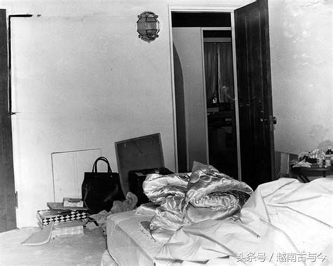 1962年玛丽莲梦露裸死卧室照曝光，曾传闻其泄密被FBI杀死 - 每日头条