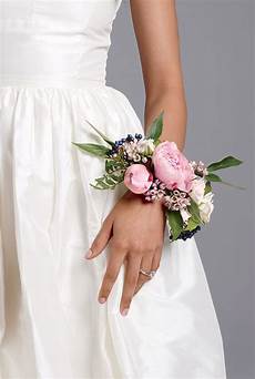 Corsage Ideas For Wedding by 60 Stylish Wedding Corsage Ideas You Can T Miss Brasslook Corsage Ideas For Wedding