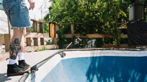 How to Vacuum Pool Using Skimmer 的图像结果