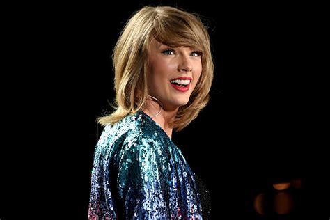 Taylor Swift Gets Emotional Singing ‘Ronan’ in Concert – Watch Now ...