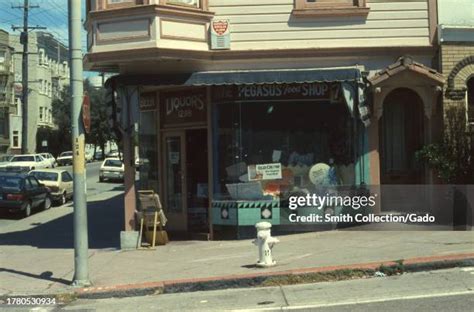 Local Street Shops 的图像结果