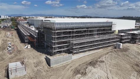 Frontwave arena in Oceanside nears summer 2024 completion | cbs8.com