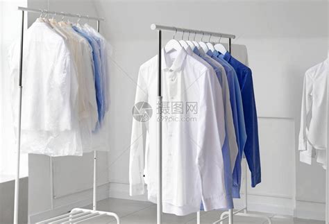 干洗后的衣服高清图片下载-正版图片600129067-摄图网