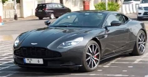 Indian billionaire and Reliance owner Mukesh Ambani buys a 5 crore ...