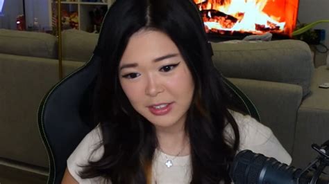 Extra Emily clarifies what she said after clip of allegedly saying the ...